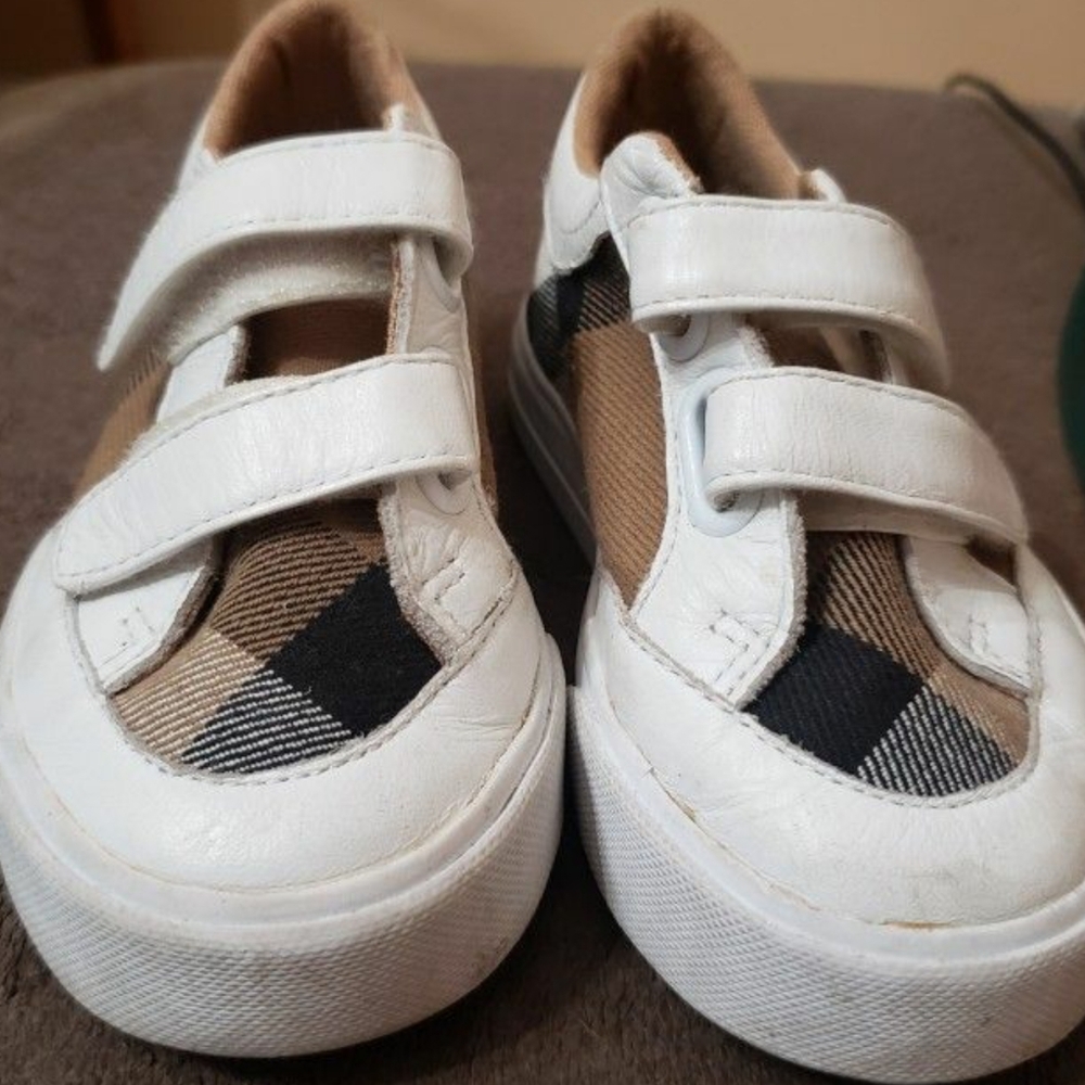 Burberry kids size 23